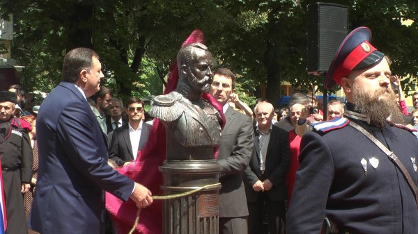 Spomenik Nikolaju.jpg